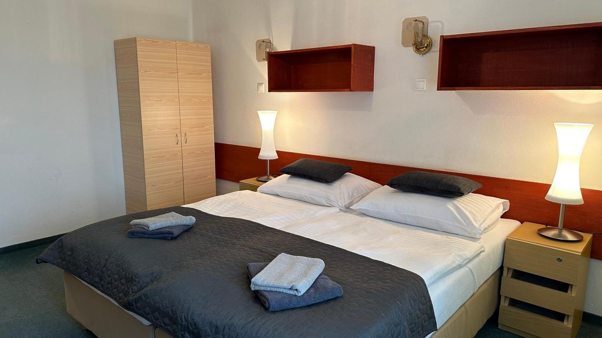 Hotel Pod Vlekem Loučná pod Klínovcem Exterior foto